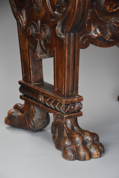 FINE PAIR OF MID 18TH CENTURY ITALIAN CARVED WALNUT STOOLS IN THE 16TH CENTURY STYLE - ADDITIONAL PHOTO 10