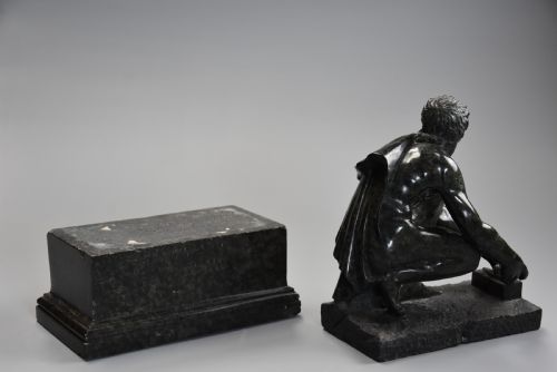 FINELY CARVED 19TH CENTURY ITALIAN GRAND TOUR VERDO PRATO FIGURE OF ARROTINO OR THE KNIFE SHARPENER - ADDITIONAL PHOTO 8