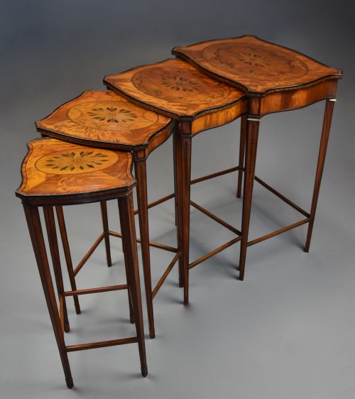 ELEGANT FINE QUALITY EDWARDIAN QUARTETTO NEST OF INLAID SATINWOOD TABLES OF SERPENTINE FORM IN THE SHERATON STYLE - ADDITIONAL PHOTO 2