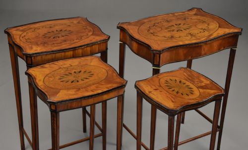 ELEGANT FINE QUALITY EDWARDIAN QUARTETTO NEST OF INLAID SATINWOOD TABLES OF SERPENTINE FORM IN THE SHERATON STYLE - ADDITIONAL PHOTO 4