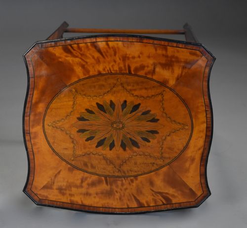 ELEGANT FINE QUALITY EDWARDIAN QUARTETTO NEST OF INLAID SATINWOOD TABLES OF SERPENTINE FORM IN THE SHERATON STYLE - ADDITIONAL PHOTO 9