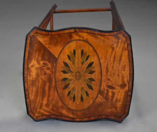 ELEGANT FINE QUALITY EDWARDIAN QUARTETTO NEST OF INLAID SATINWOOD TABLES OF SERPENTINE FORM IN THE SHERATON STYLE - ADDITIONAL PHOTO 10