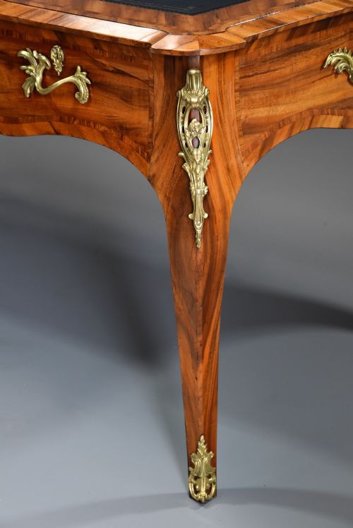 FINE QUALITY MID 19TH CENTURY FRENCH STYLE GONCALO ALVES BUREAU PLAT OF LARGE PROPORTIONS - ADDITIONAL PHOTO 4