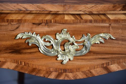 FINE QUALITY MID 19TH CENTURY FRENCH STYLE GONCALO ALVES BUREAU PLAT OF LARGE PROPORTIONS - ADDITIONAL PHOTO 6