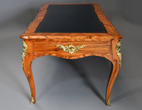 FINE QUALITY MID 19TH CENTURY FRENCH STYLE GONCALO ALVES BUREAU PLAT OF LARGE PROPORTIONS - ADDITIONAL PHOTO 8