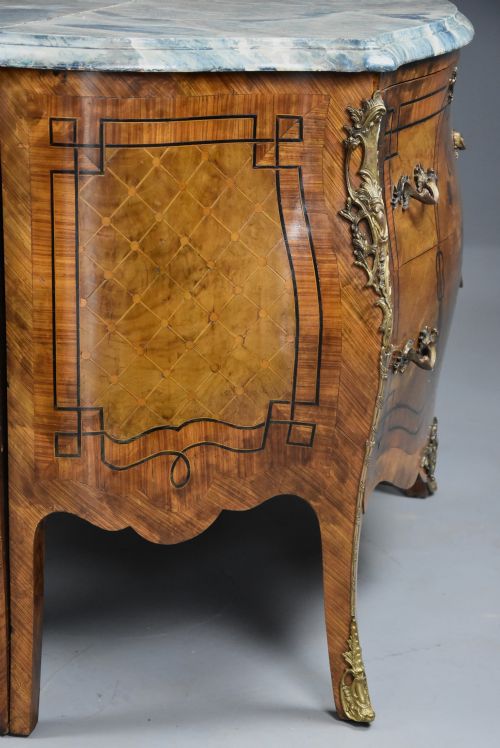 PAIR OF HIGHLY DECORATIVE EARLY 20TH CENTURY FRENCH KINGWOOD BOMBE COMMODES - ADDITIONAL PHOTO 13