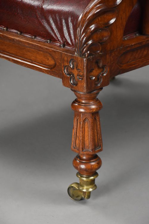 EXCEPTIONAL 19TH CENTURY GOTHIC REVIVAL OAK LIBRARY ARMCHAIR OF GENEROUS PROPORTIONS - ADDITIONAL PHOTO 10