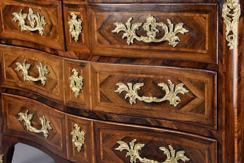 EXCEPTIONAL 18TH CENTURY FRENCH RGENCE ROSEWOOD SERPENTINE COMMODE WITH ORIGINAL MARBLE TOP - ADDITIONAL PHOTO 7