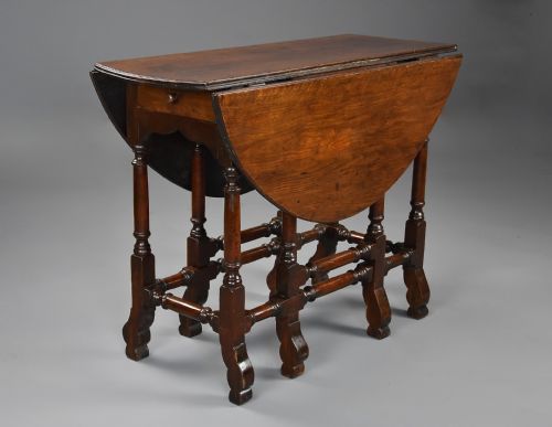 RARE 18TH CENTURY RED WALNUT GATELEG TABLE OF SMALL PROPORTIONS FINE PATINA - ADDITIONAL PHOTO 3
