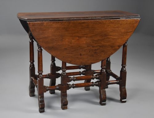 RARE 18TH CENTURY RED WALNUT GATELEG TABLE OF SMALL PROPORTIONS FINE PATINA - ADDITIONAL PHOTO 4