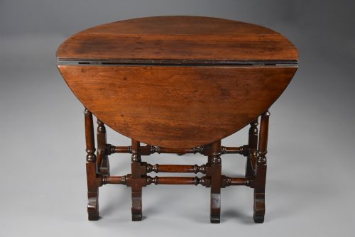 RARE 18TH CENTURY RED WALNUT GATELEG TABLE OF SMALL PROPORTIONS FINE PATINA - ADDITIONAL PHOTO 11