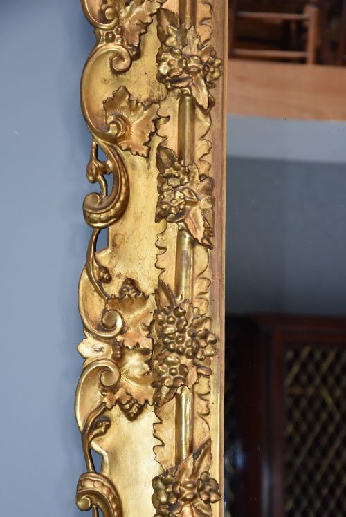 LARGE HIGHLY DECORATIVE MID 19TH CENTURY ITALIAN CARVED GILTWOOD DRESSING MIRROR - ADDITIONAL PHOTO 6