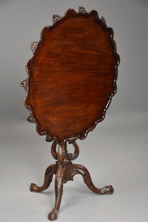 SUPERB EARLY 20TH CENTURY MAHOGANY TILT TOP TRIPOD TABLE IN THE CHIPPENDALE STYLE - ADDITIONAL PHOTO 5