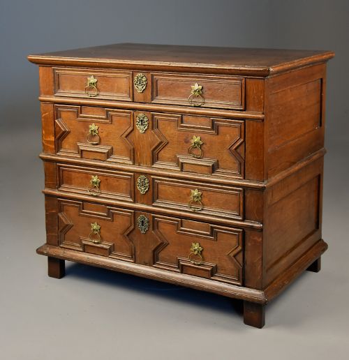 LATE 17TH CENTURY OAK MOULDED FRONT CHEST OF DRAWERS WITH FINE FADED PATINA - ADDITIONAL PHOTO 2