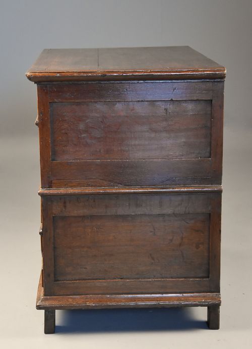 LATE 17TH CENTURY OAK MOULDED FRONT CHEST OF DRAWERS WITH FINE FADED PATINA - ADDITIONAL PHOTO 7