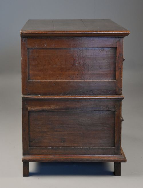 LATE 17TH CENTURY OAK MOULDED FRONT CHEST OF DRAWERS WITH FINE FADED PATINA - ADDITIONAL PHOTO 8