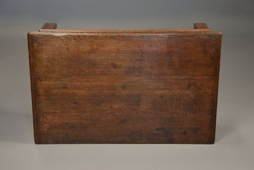 LATE 17TH CENTURY OAK MOULDED FRONT CHEST OF DRAWERS WITH FINE FADED PATINA - ADDITIONAL PHOTO 9