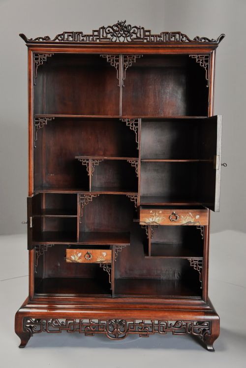 EXQUISITE FRENCH LATE 19TH CENTURY JAPANESE STYLE PADOUK DISPLAY CABINET ATTRIBUTED TO GABRIELFREDERIC VIARDOT - ADDITIONAL PHOTO 4