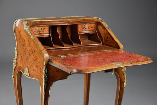 SUPERB LOUIS XV MID 18TH CENTURY FRENCH PETITE SECRETAIRE EN PENTE IN THE MANNER OF BVRB - ADDITIONAL PHOTO 4