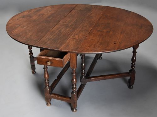 LATE 17TH CENTURY OAK GATELEG TABLE OF GOOD VERSATILE SIZE WITH FINE PATINA - ADDITIONAL PHOTO 2