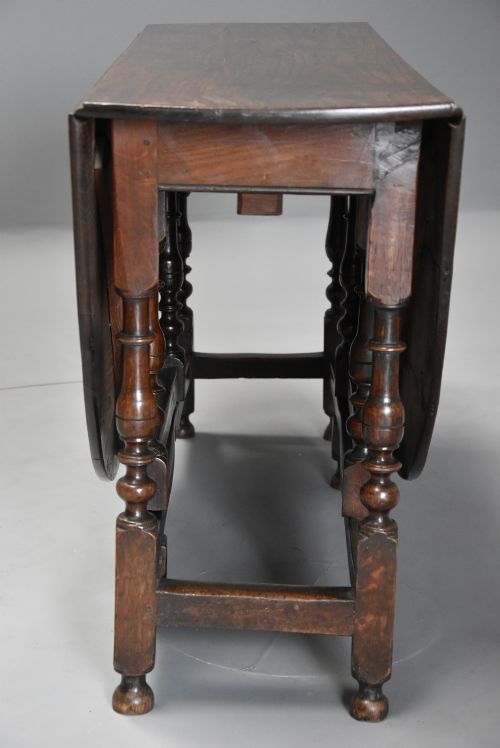 LATE 17TH CENTURY OAK GATELEG TABLE OF GOOD VERSATILE SIZE WITH FINE PATINA - ADDITIONAL PHOTO 8