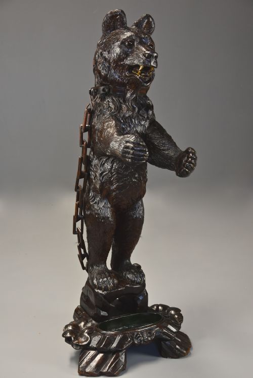 FINELY CARVED LATE 19TH CENTURY BLACK FOREST HALL STAND OF A BEAR
