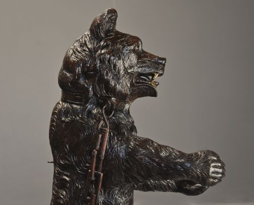 FINELY CARVED LATE 19TH CENTURY BLACK FOREST HALL STAND OF A BEAR - ADDITIONAL PHOTO 8