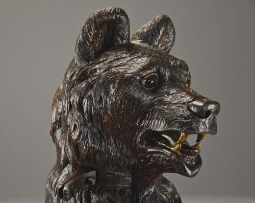 FINELY CARVED LATE 19TH CENTURY BLACK FOREST HALL STAND OF A BEAR - ADDITIONAL PHOTO 10