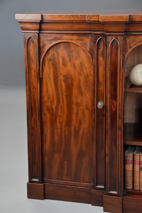 MID 19TH CENTURY MAHOGANY BREAKFRONT BOOKCASE WITH GOTHIC INFLUENCE - ADDITIONAL PHOTO 5