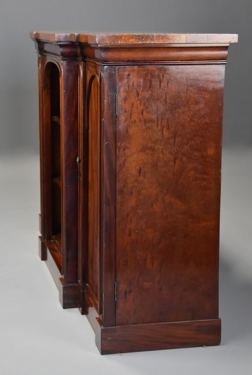 MID 19TH CENTURY MAHOGANY BREAKFRONT BOOKCASE WITH GOTHIC INFLUENCE - ADDITIONAL PHOTO 6