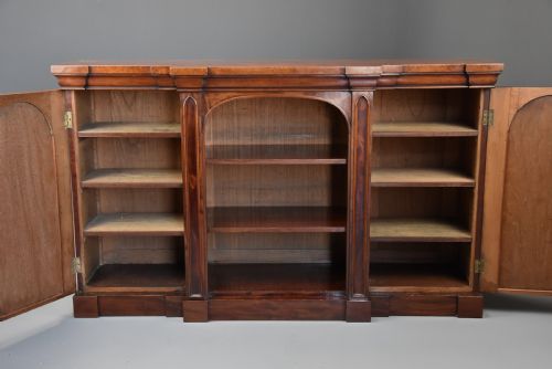 MID 19TH CENTURY MAHOGANY BREAKFRONT BOOKCASE WITH GOTHIC INFLUENCE - ADDITIONAL PHOTO 7