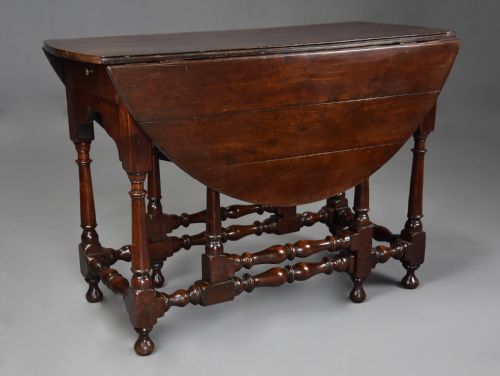 RARE EARLY 18TH CENTURY WALNUT GATELEG TABLE OF FINE PATINA - ADDITIONAL PHOTO 1