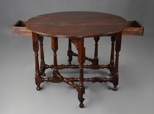 RARE EARLY 18TH CENTURY WALNUT GATELEG TABLE OF FINE PATINA - ADDITIONAL PHOTO 11