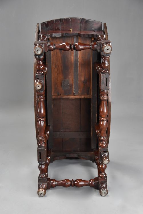 RARE EARLY 18TH CENTURY WALNUT GATELEG TABLE OF FINE PATINA - ADDITIONAL PHOTO 16