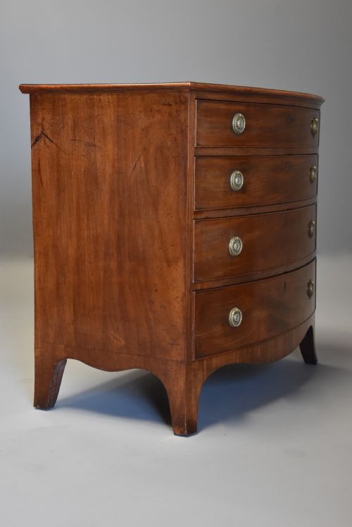 FINE QUALITY LATE 18TH CENTURY MAHOGANY BOW FRONT CHEST OF DRAWERS OF GOOD PATINA - ADDITIONAL PHOTO 3