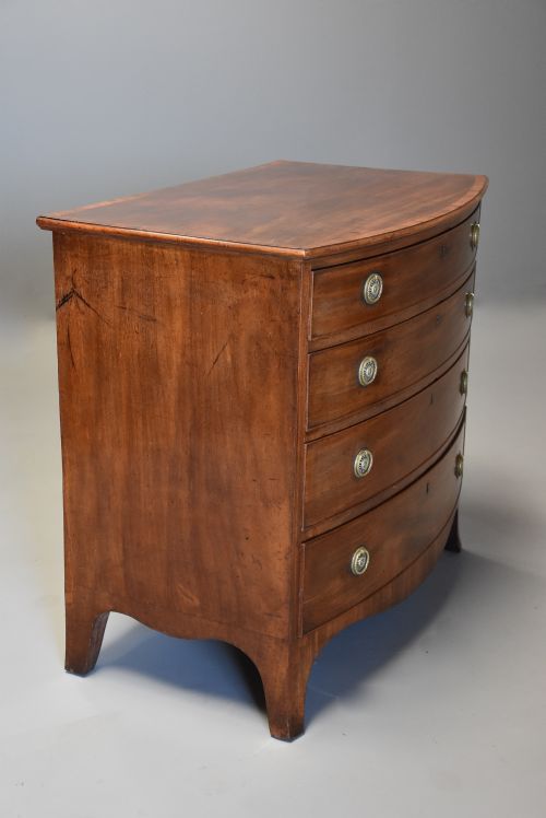 FINE QUALITY LATE 18TH CENTURY MAHOGANY BOW FRONT CHEST OF DRAWERS OF GOOD PATINA - ADDITIONAL PHOTO 4