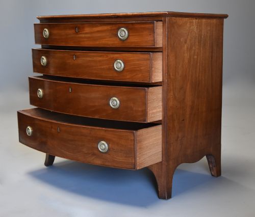FINE QUALITY LATE 18TH CENTURY MAHOGANY BOW FRONT CHEST OF DRAWERS OF GOOD PATINA - ADDITIONAL PHOTO 5