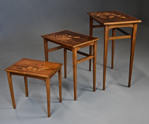 FINE QUALITY EARLY 20TH CENTURY FRENCH ART NOUVEAU NEST OF THREE ROSEWOOD TABLES BY MILE GALL - ADDITIONAL PHOTO 1