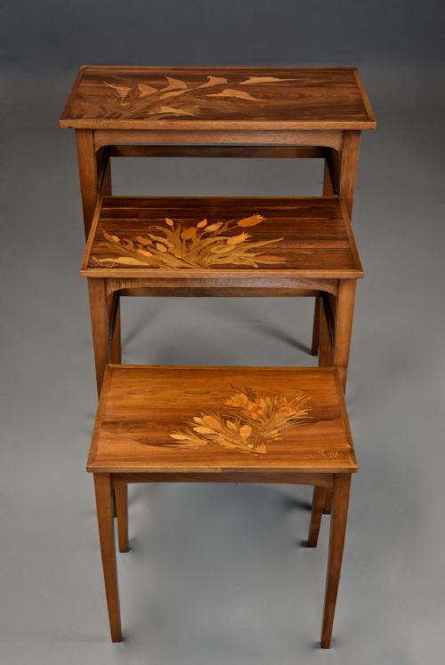 FINE QUALITY EARLY 20TH CENTURY FRENCH ART NOUVEAU NEST OF THREE ROSEWOOD TABLES BY MILE GALL - ADDITIONAL PHOTO 4