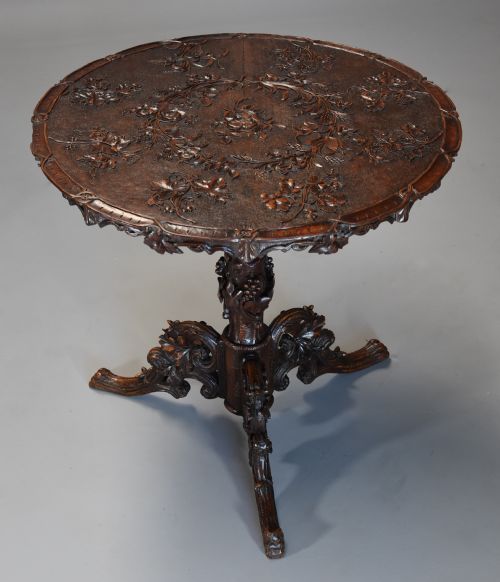 LATE 19TH CENTURY FINE QUALITY PROFUSELY CARVED BLACK FOREST CARVED LINDEN WOOD CENTRE TABLE