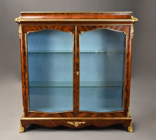 FINE QUALITY MID 19TH CENTURY FRENCH KINGWOOD DISPLAY CABINET WITH ORMOLU DECORATION - ADDITIONAL PHOTO 1