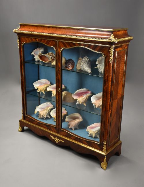 FINE QUALITY MID 19TH CENTURY FRENCH KINGWOOD DISPLAY CABINET WITH ORMOLU DECORATION - ADDITIONAL PHOTO 4