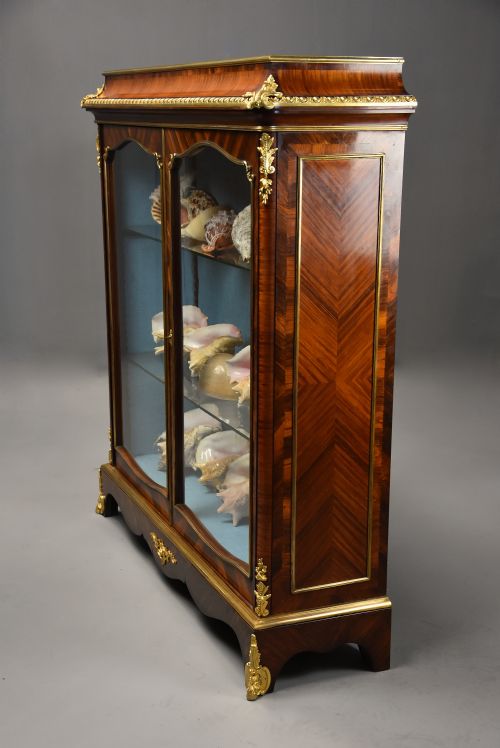 FINE QUALITY MID 19TH CENTURY FRENCH KINGWOOD DISPLAY CABINET WITH ORMOLU DECORATION - ADDITIONAL PHOTO 5