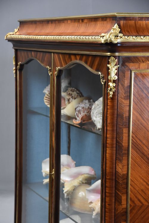 FINE QUALITY MID 19TH CENTURY FRENCH KINGWOOD DISPLAY CABINET WITH ORMOLU DECORATION - ADDITIONAL PHOTO 6