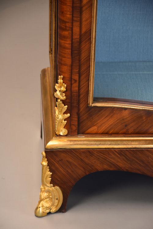 FINE QUALITY MID 19TH CENTURY FRENCH KINGWOOD DISPLAY CABINET WITH ORMOLU DECORATION - ADDITIONAL PHOTO 9