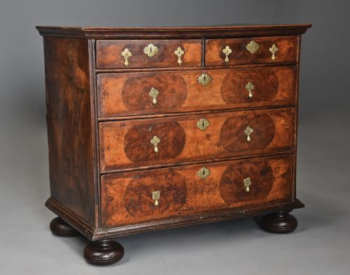 RARE FINE LATE 17TH CENTURY WILLIAM MARY YEW WOOD WALNUT CHEST OF DRAWERS WITH SUPERB PATINA