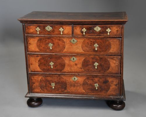 RARE FINE LATE 17TH CENTURY WILLIAM MARY YEW WOOD WALNUT CHEST OF DRAWERS WITH SUPERB PATINA - ADDITIONAL PHOTO 1