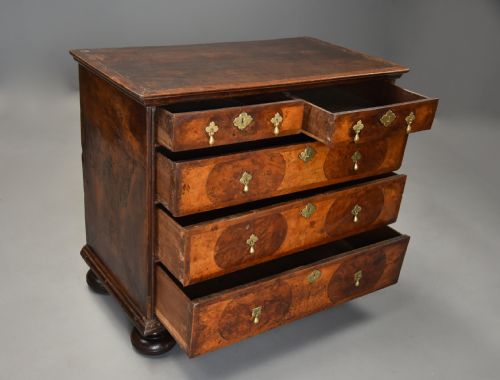 RARE FINE LATE 17TH CENTURY WILLIAM MARY YEW WOOD WALNUT CHEST OF DRAWERS WITH SUPERB PATINA - ADDITIONAL PHOTO 6