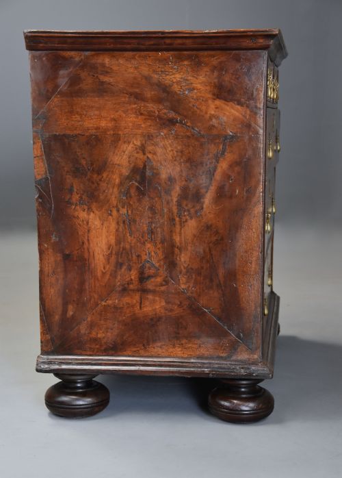 RARE FINE LATE 17TH CENTURY WILLIAM MARY YEW WOOD WALNUT CHEST OF DRAWERS WITH SUPERB PATINA - ADDITIONAL PHOTO 10