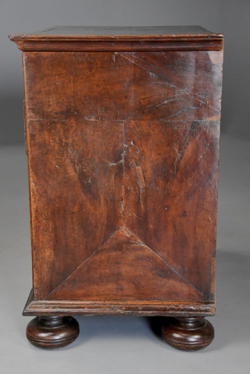 RARE FINE LATE 17TH CENTURY WILLIAM MARY YEW WOOD WALNUT CHEST OF DRAWERS WITH SUPERB PATINA - ADDITIONAL PHOTO 12